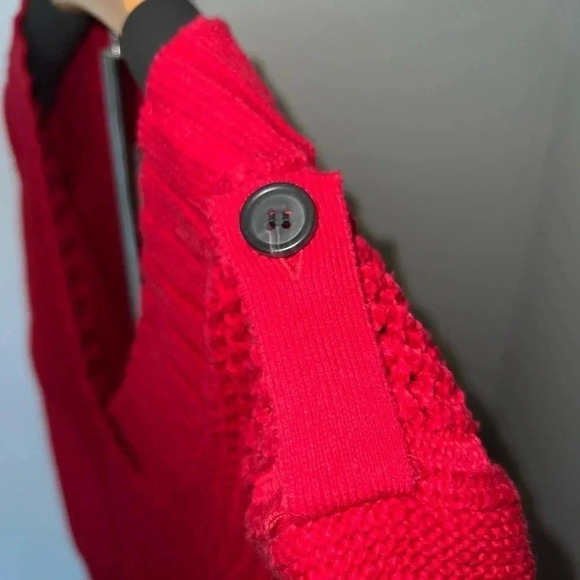 DKNY RED V NECK KNIT SWEATER SIZE MEDIUM - Picture 3 of 13